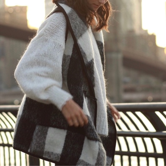 Brushed Buffalo Check Toggle Button Vest OSFM BNWT - Picture 2 of 8